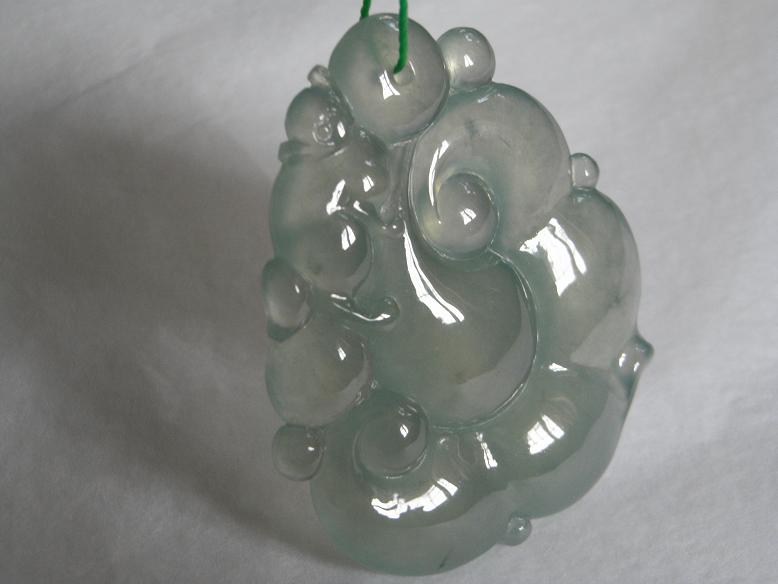 在購買冰種翡翠賭石之前，我們需注意哪些方面