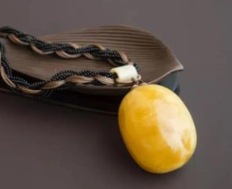 琥珀蜜蠟：定格千萬(wàn)年的時(shí)光