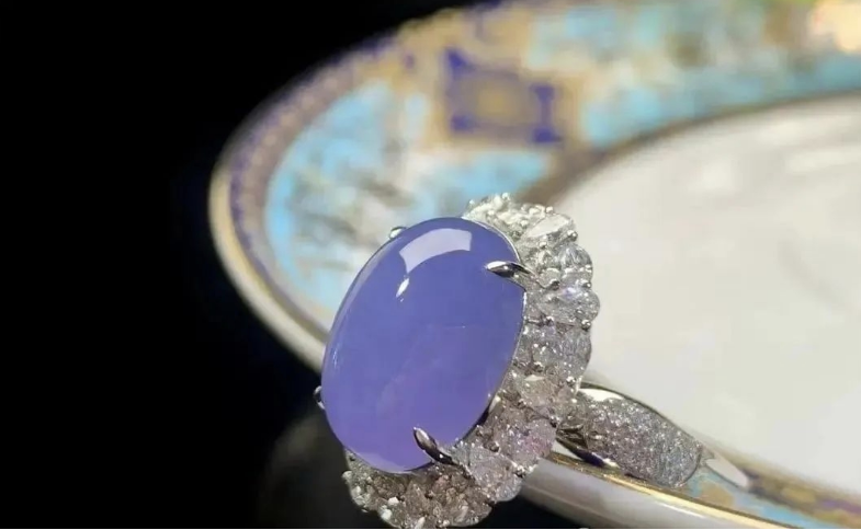 翡翠沾紫則貴，你可知