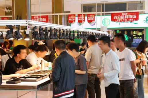 揭陽(yáng)翡翠特色市場(chǎng)，“翡翠達(dá)人”必逛打