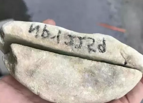 大裂“怪莊料”原石，